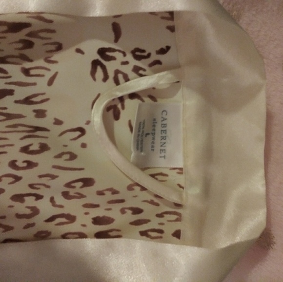 Silky robe - Picture 7 of 7